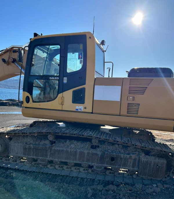 Komatsu PC210 Excavator