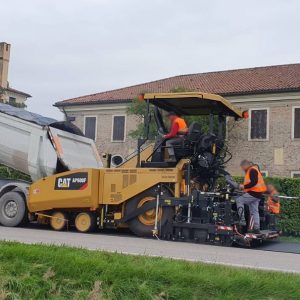 Caterpillar AP600F Paver