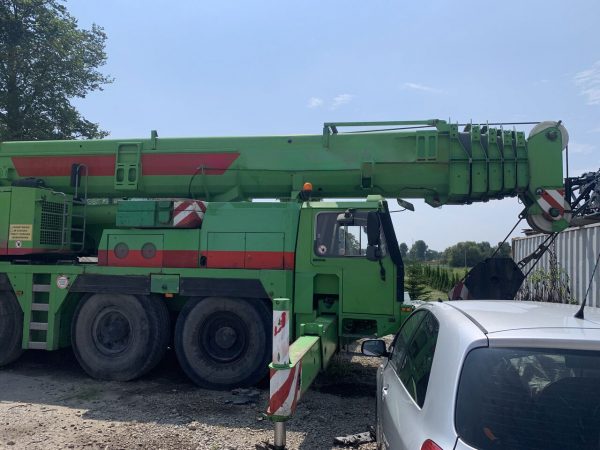 Liebherr LTM 1090-2 Mobile Crane