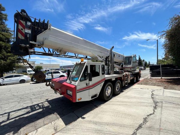 Link-Belt HTC 8690 Mobile Crane