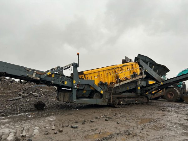 Rubblemaster HS1100M Scalping Screen