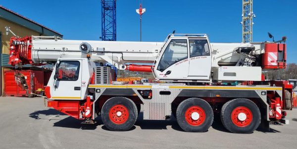 Grove GMK 3055 Mobile Crane