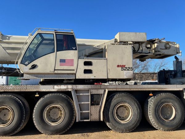 Grove GMK 5225 Mobile Crane