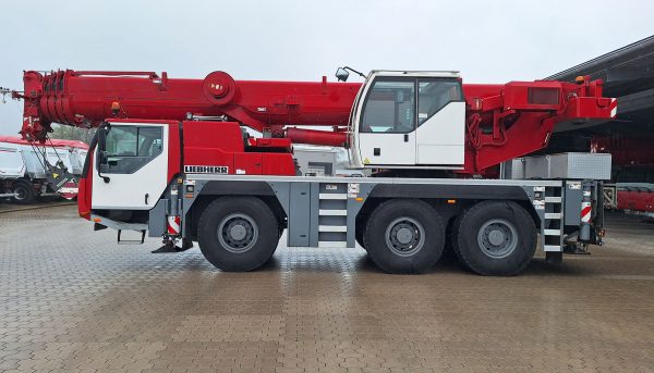 Liebherr LTM 1055-3.2 Mobile Crane