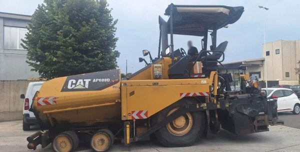 Caterpillar AP600D Paver