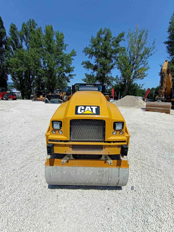 Caterpillar CB2.7 Roller