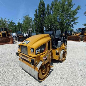 Caterpillar CB2.7 Roller