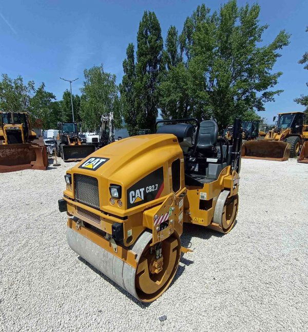 Caterpillar CB2.7 Roller