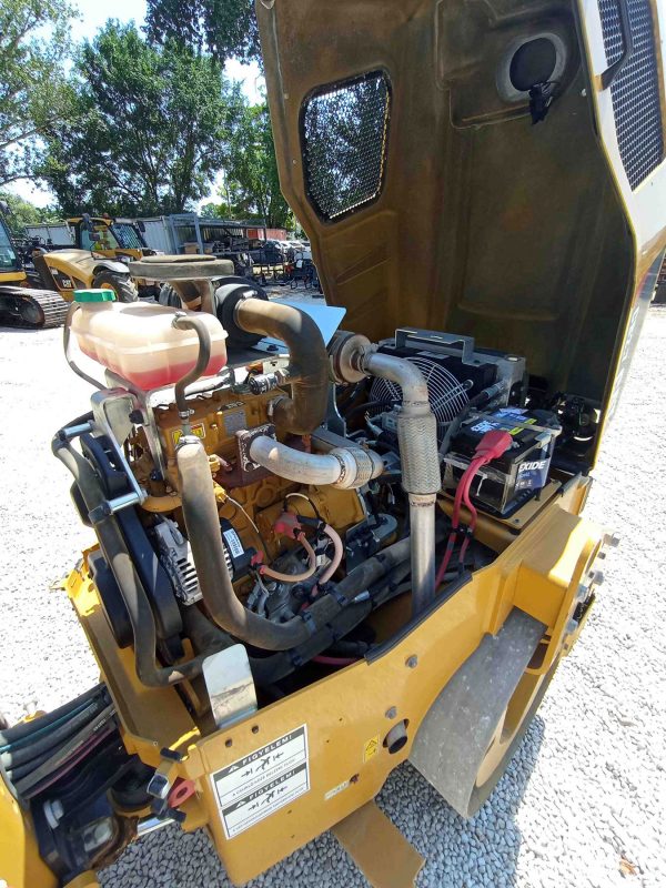 Caterpillar CB2.7 Roller