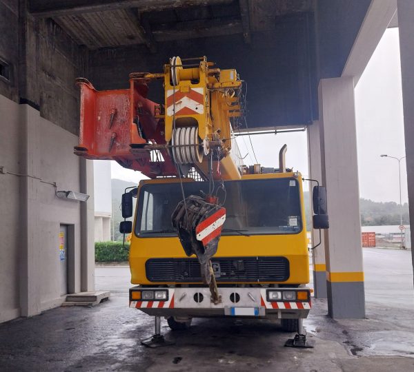 Grove GMK 2035 Mobile Crane