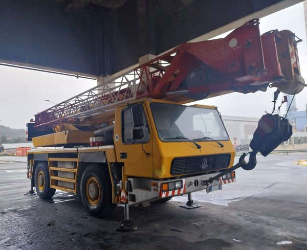 Grove GMK 2035 Mobile Crane