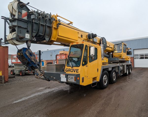 Grove TMS900E Mobile Crane