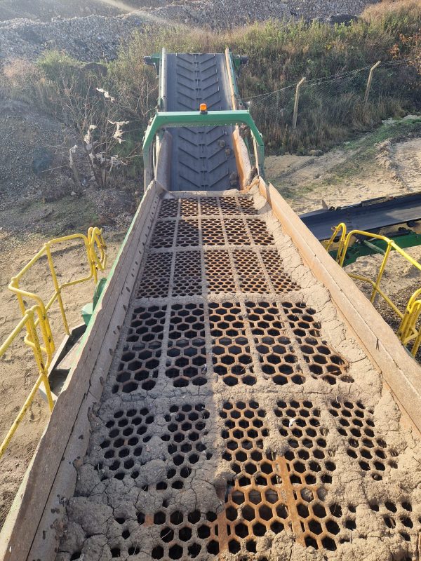 McCloskey R230 Scalping Screen