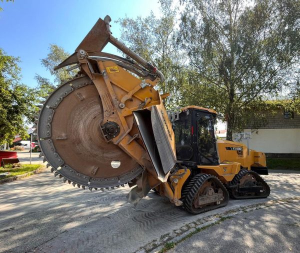 Vermeer RTX1250i2 Trencher