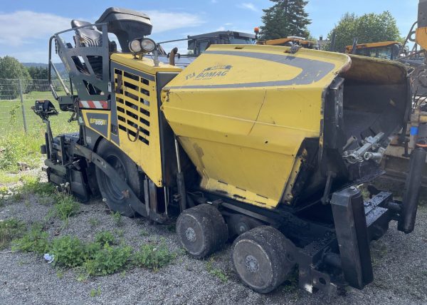 Bomag BF300 P-2 Paver