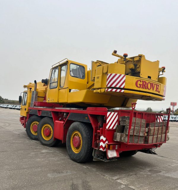 Grove GMK 3050 Mobile Crane