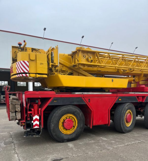 Grove GMK 3050 Mobile Crane