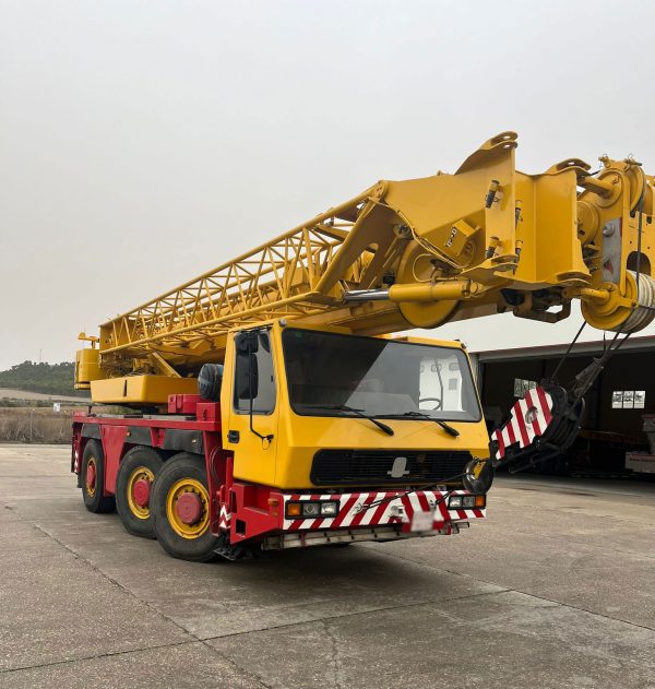 Grove GMK 3050 Mobile Crane