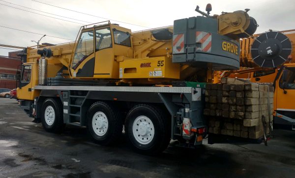 Grove GMK 3055 Mobile Crane