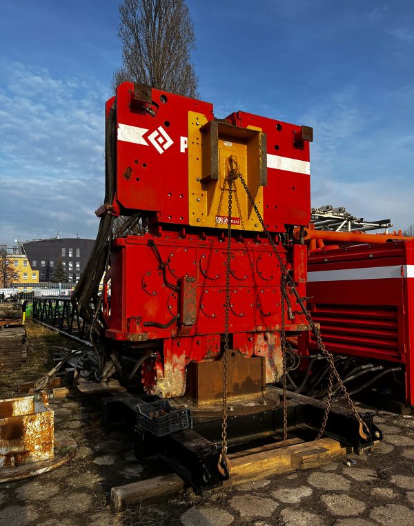 PTC 32HFV Vibratory Piling Rig