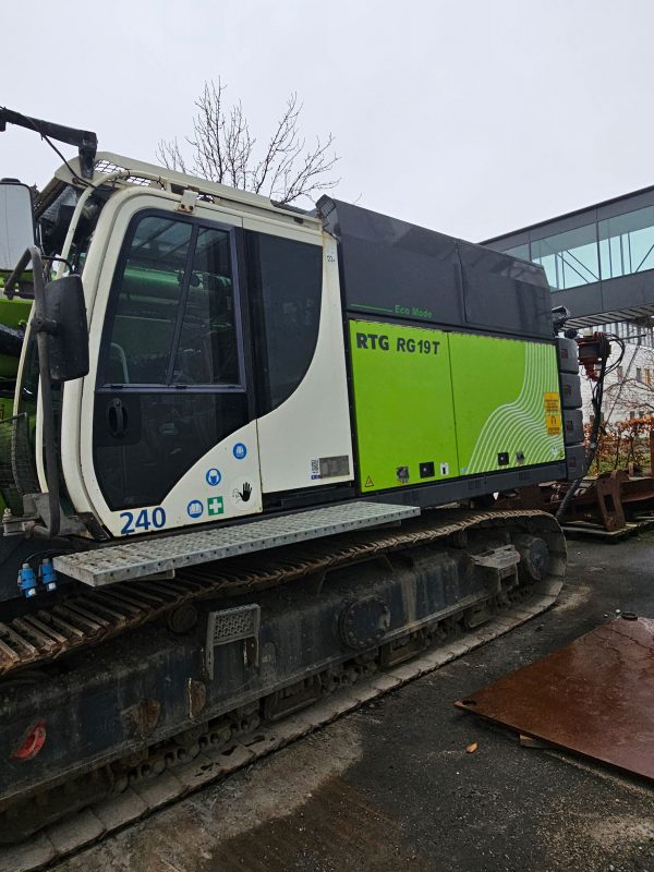 RTG RG19T Vibratory Piling Rig