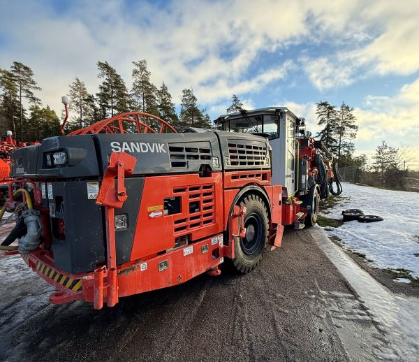 Sandvik DT922i Rock Drill