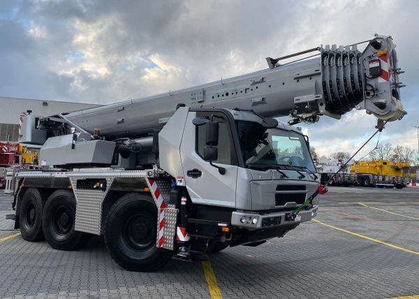 Grove GMK 3060L Mobile Crane