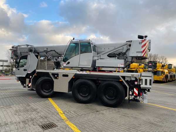 Grove GMK 3060L Mobile Crane