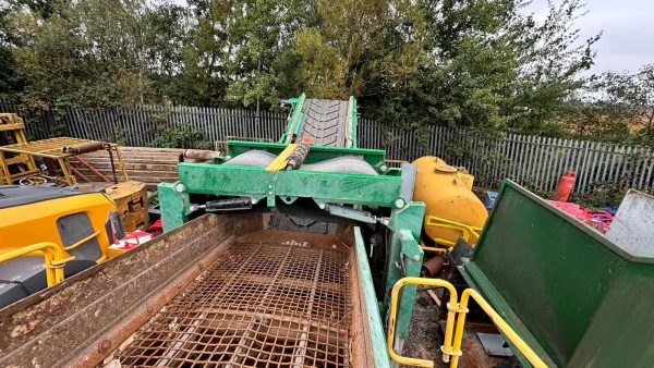 McCloskey R105 Scalping Screen