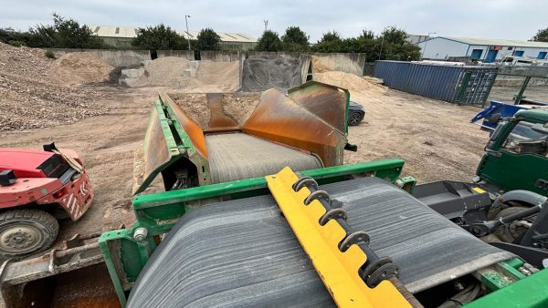 McCloskey R105 Scalping Screen