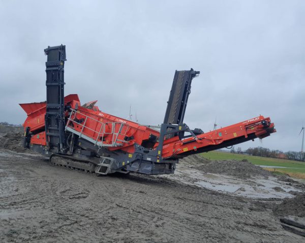 Terex Finlay 883+ Scalping Screen