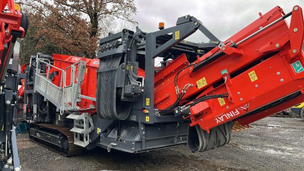 Terex Finlay 883+ Scalping Screen