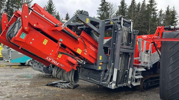 Terex Finlay 883+ Scalping Screen